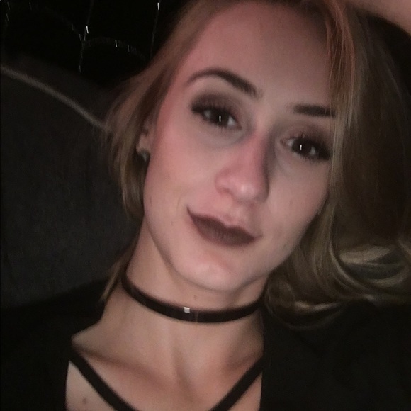 Meet your Posher, Becca - Picture 1 of 1